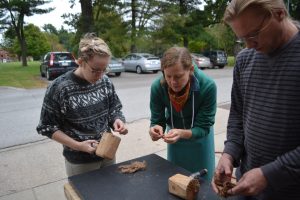 6-ms-wkshp-nepalese-papermaking-fiber-pounding-and-picking