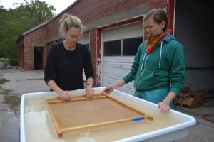 6-ms-wkshp-nepalese-papermaking-floating-mold-miles-moreton